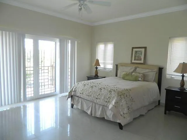 Alexanders Penthouse On The Villa Ocho Ríos